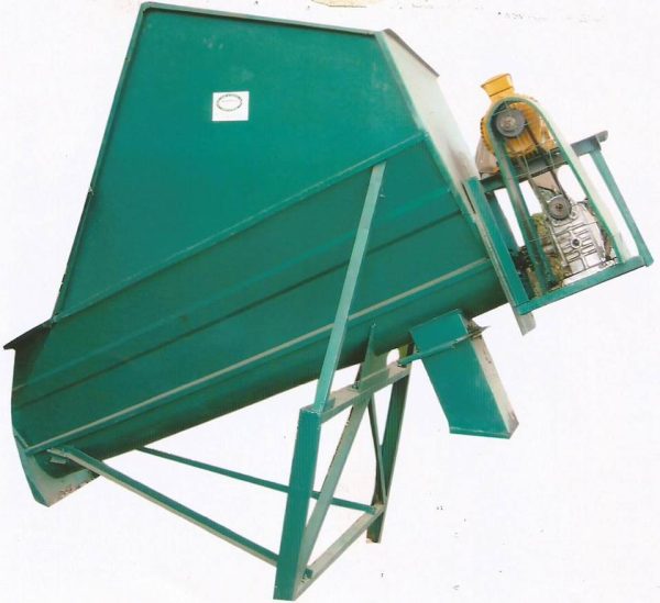 Feed mixers