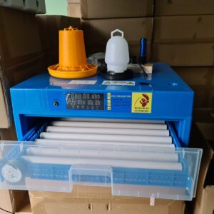 Hatching incubator for 64 eggs