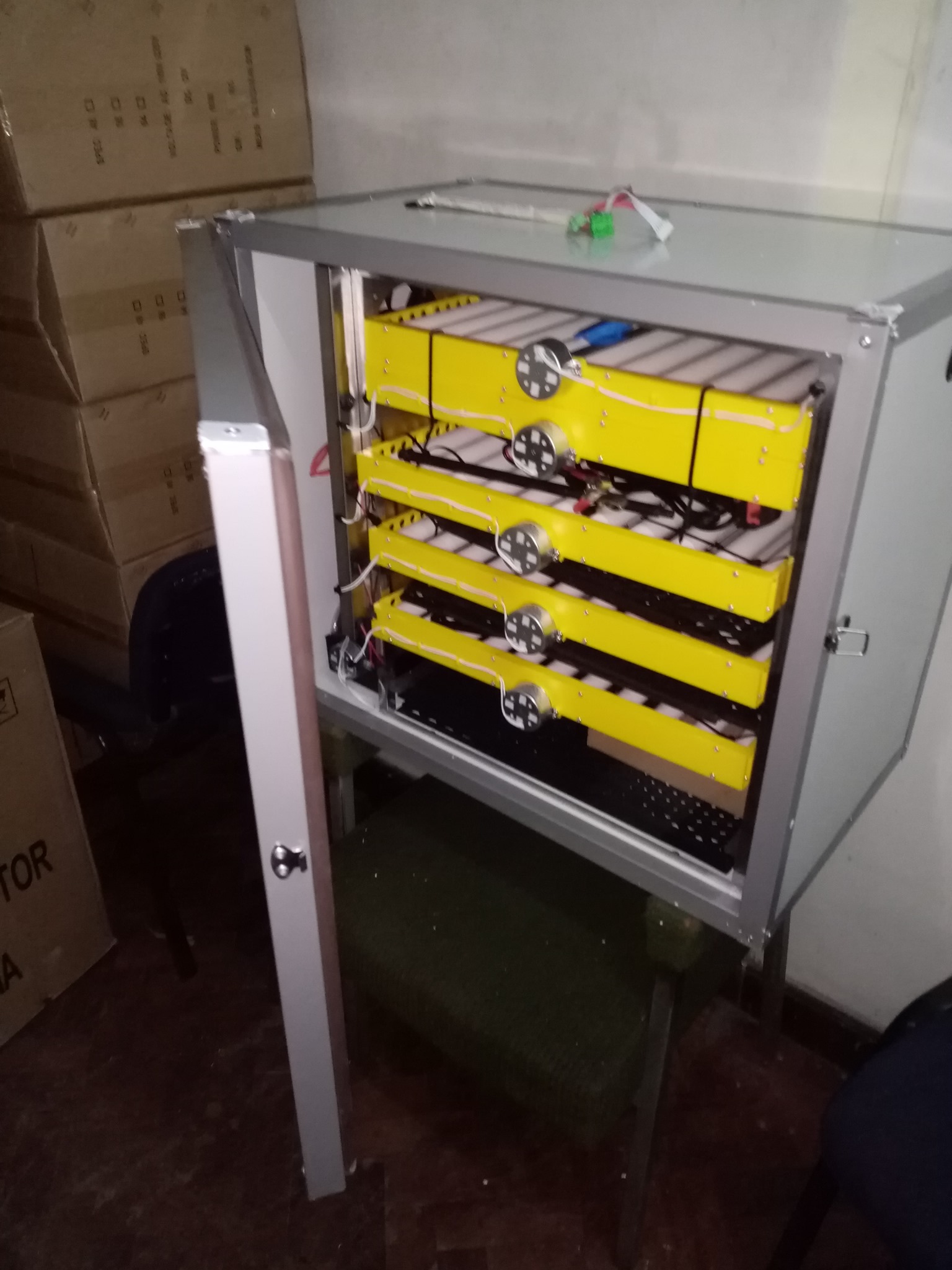 Best 300 eggs solar incubator with auto turning