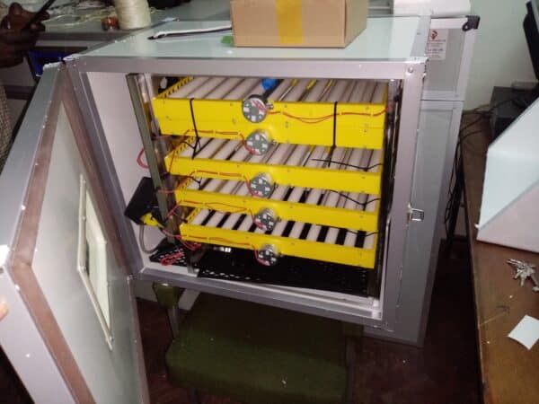 Best 300 eggs solar incubator with auto turning